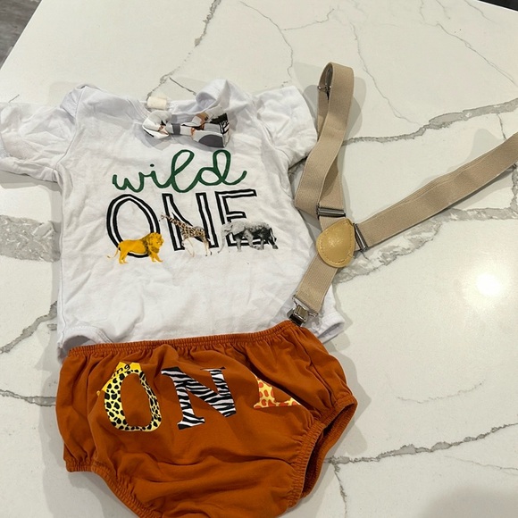 First birthday outfits and decor bundle - Picture 7 of 14